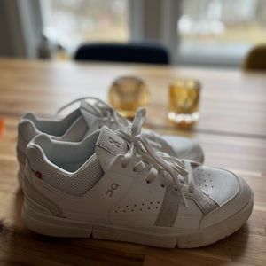 On The Roger Sneakers